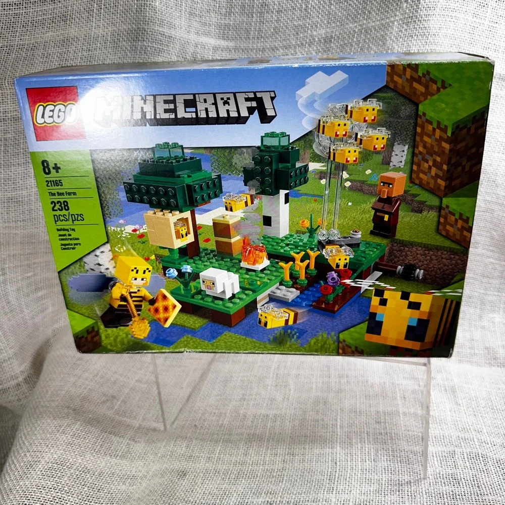 Lego minecraft bee